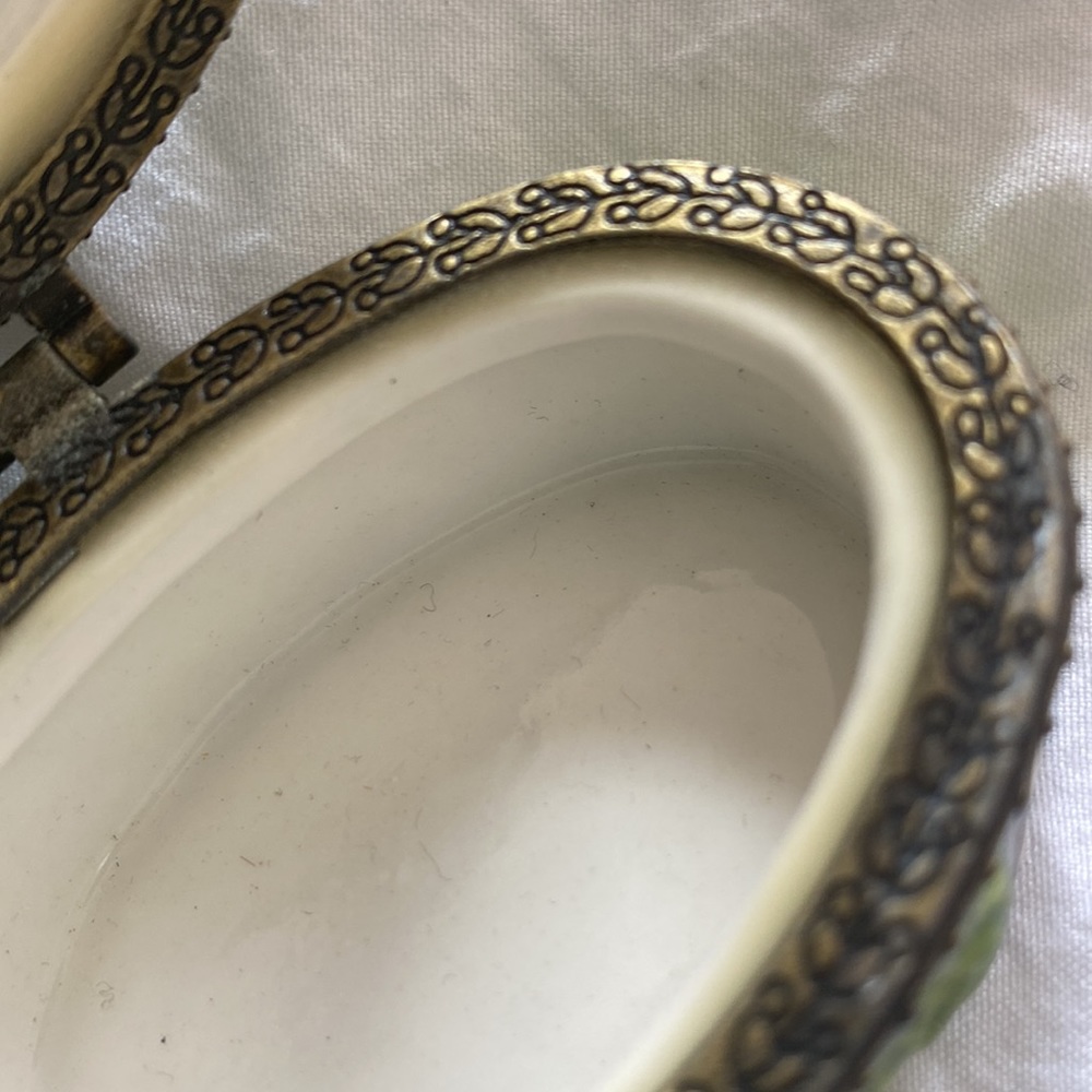 Hinged porcelain trinket box - buffalo - Picture 5 of 11